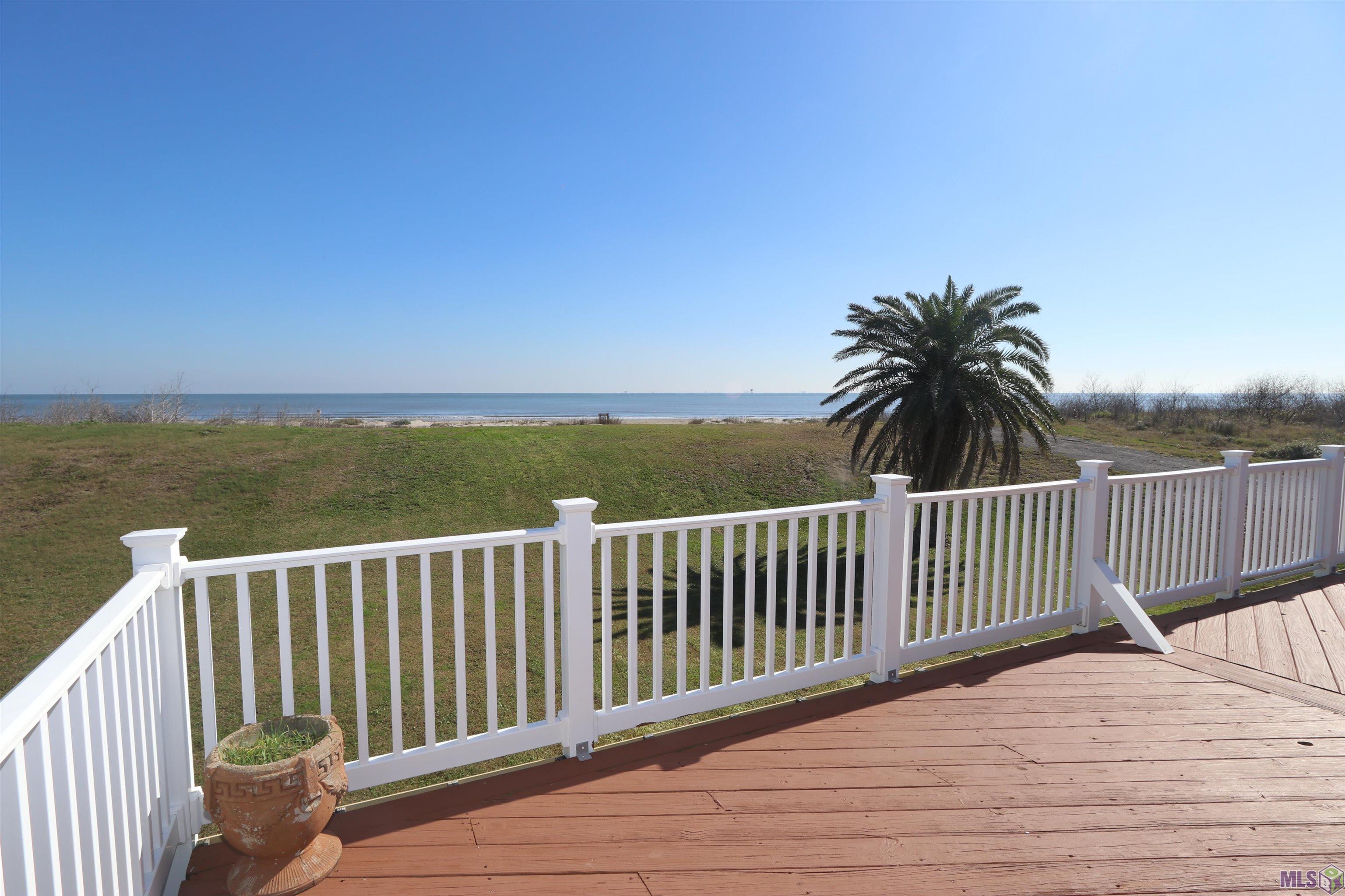 Homes for sale in Grand Isle, LA | 2716 Hwy 1, Grand Isle, LA 70358 | MLS# BY2024001587