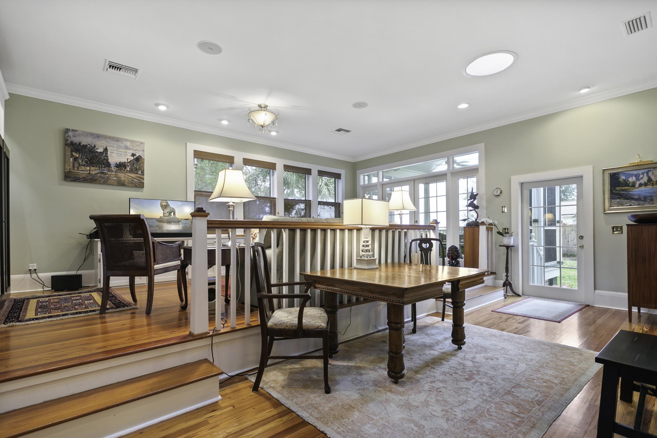28 E Park Ave