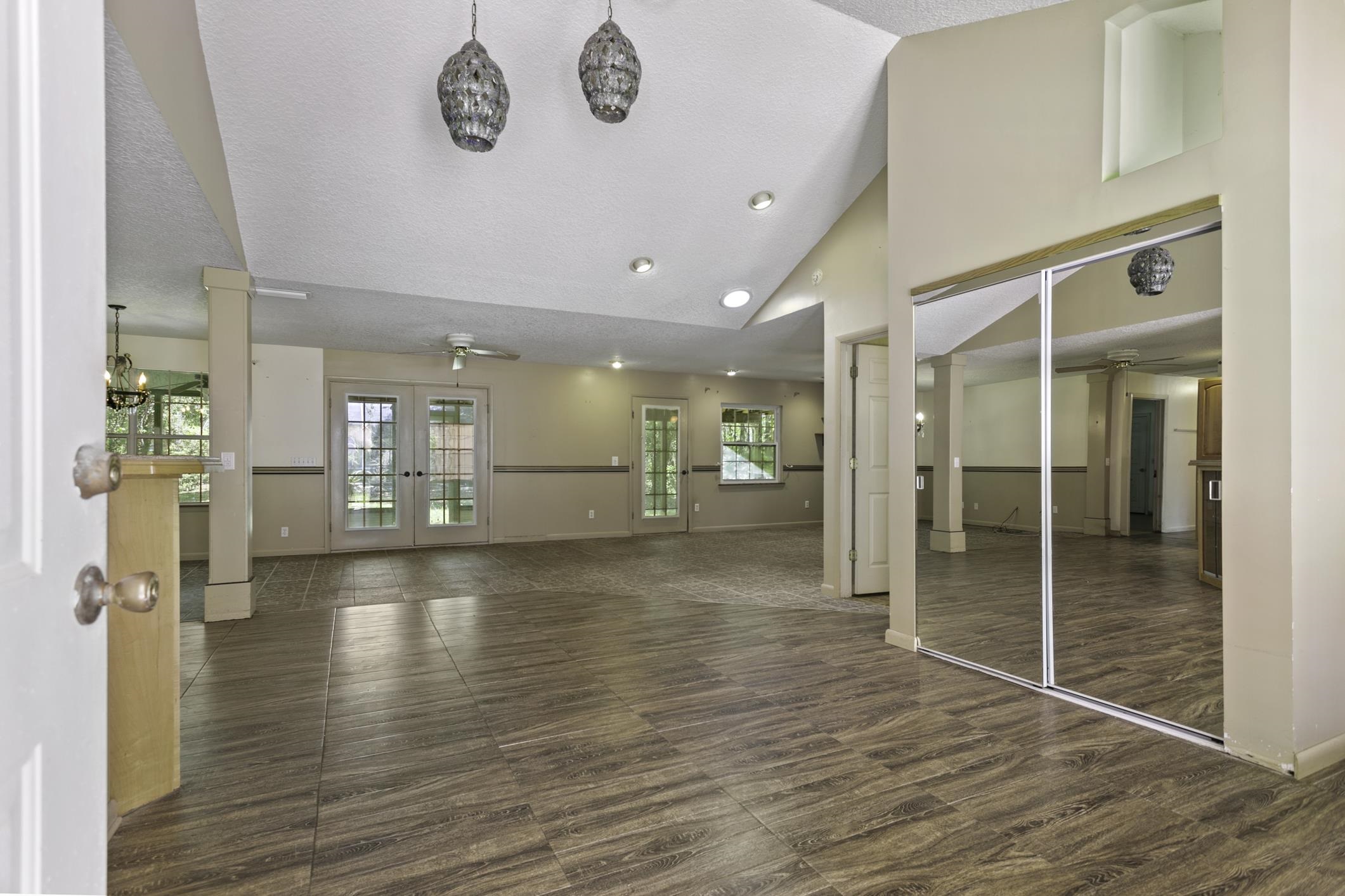 2500 Alicia Acres Ln