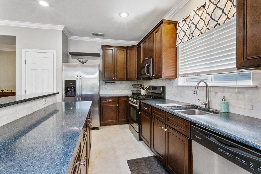 812 Pissaro Ave