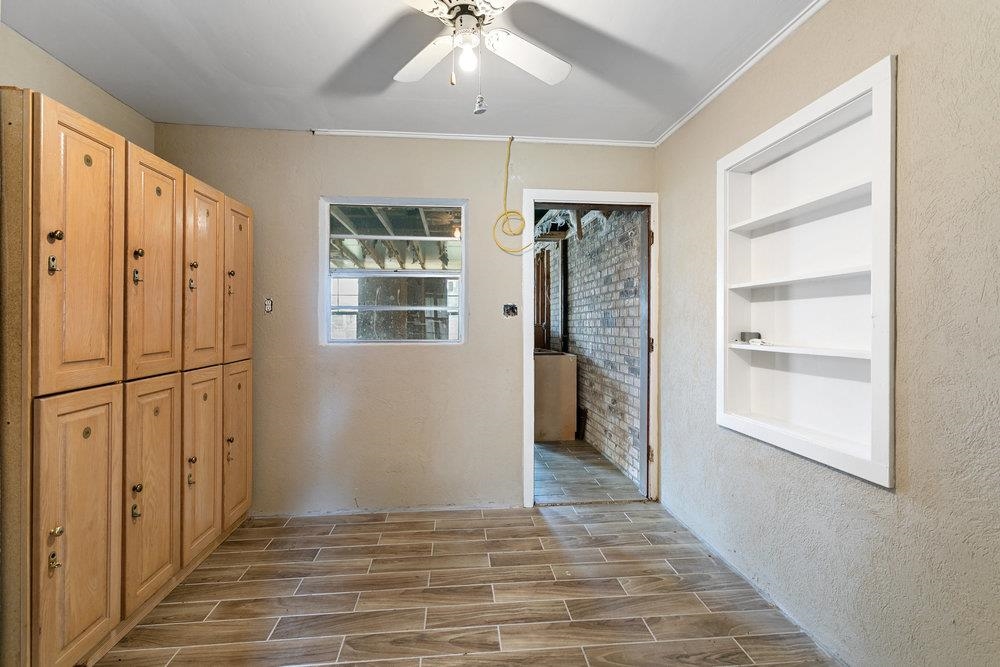 270 W River Rd