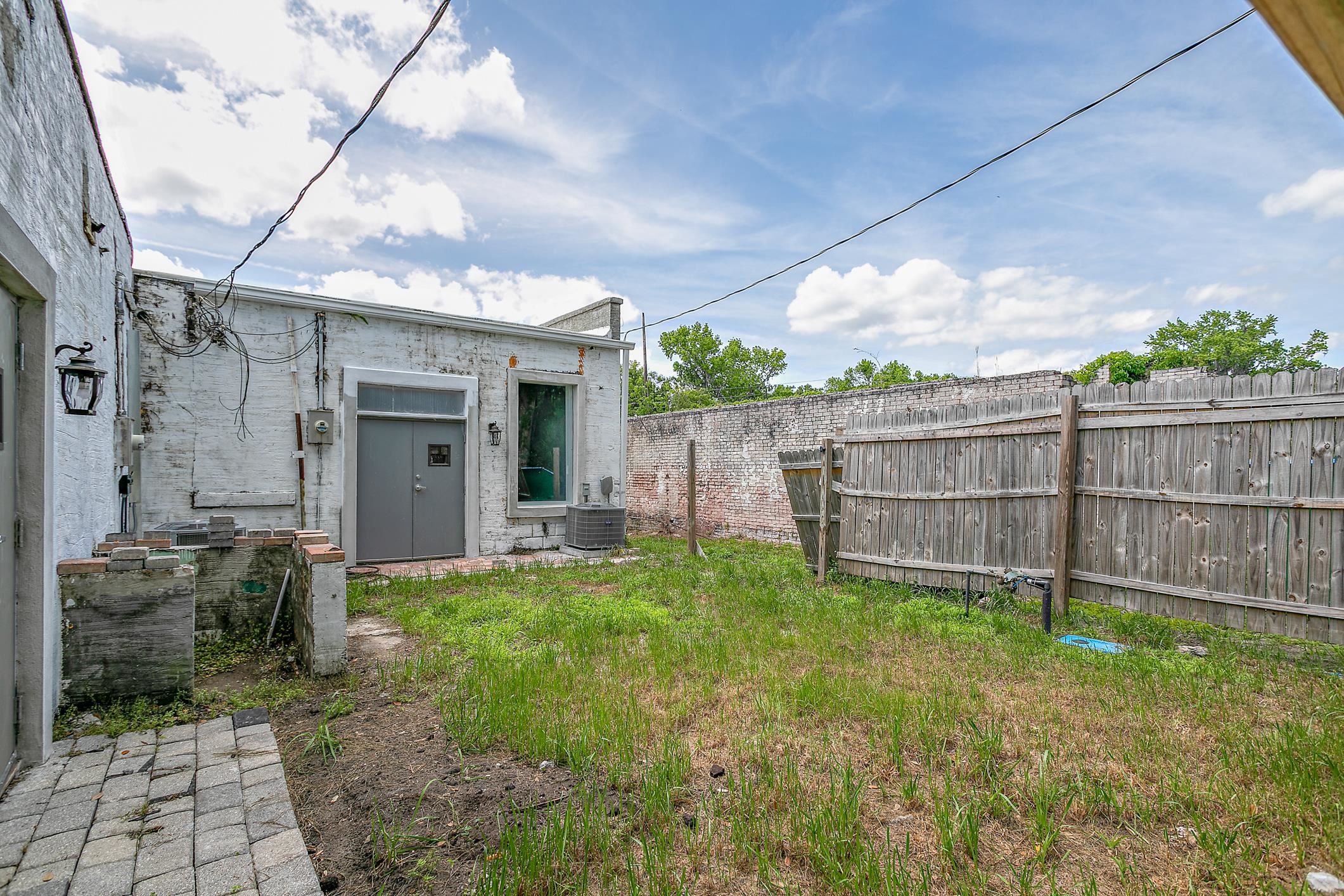 422 N Main St