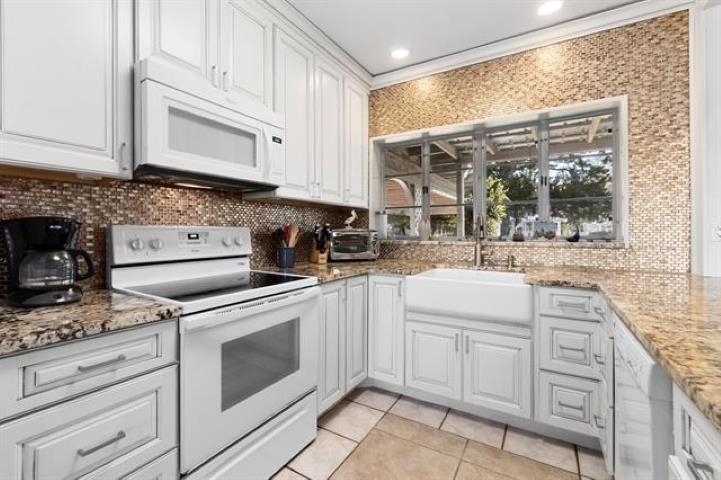 22 N St Augustine Boulevard