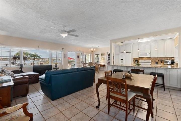 22 N St Augustine Boulevard