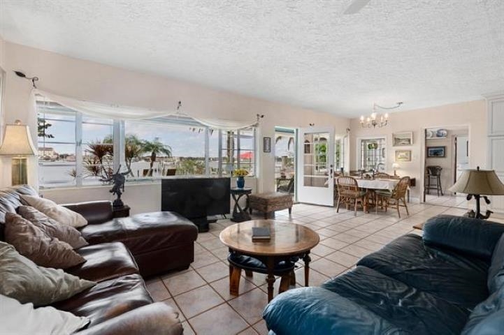 22 N St Augustine Boulevard