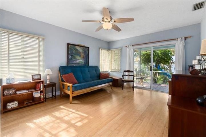 22 N St Augustine Boulevard