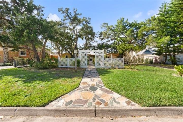 22 N St Augustine Boulevard