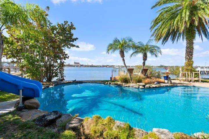 22 N St Augustine Boulevard