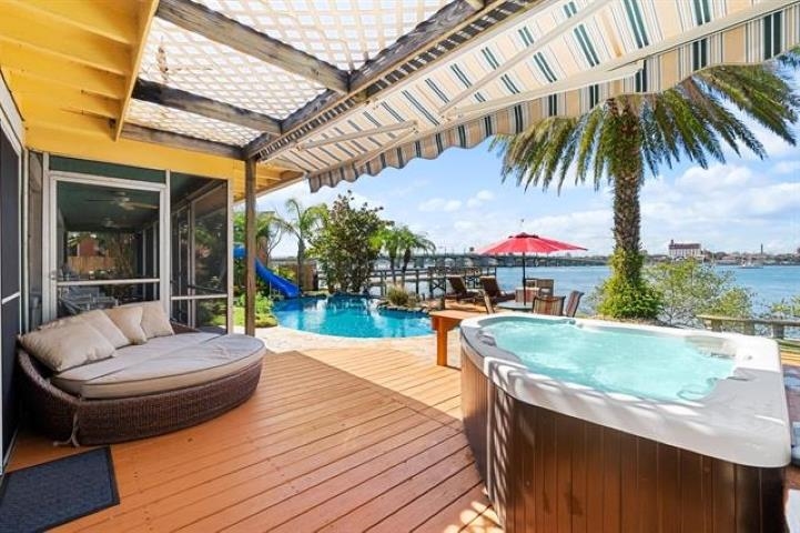 22 N St Augustine Boulevard