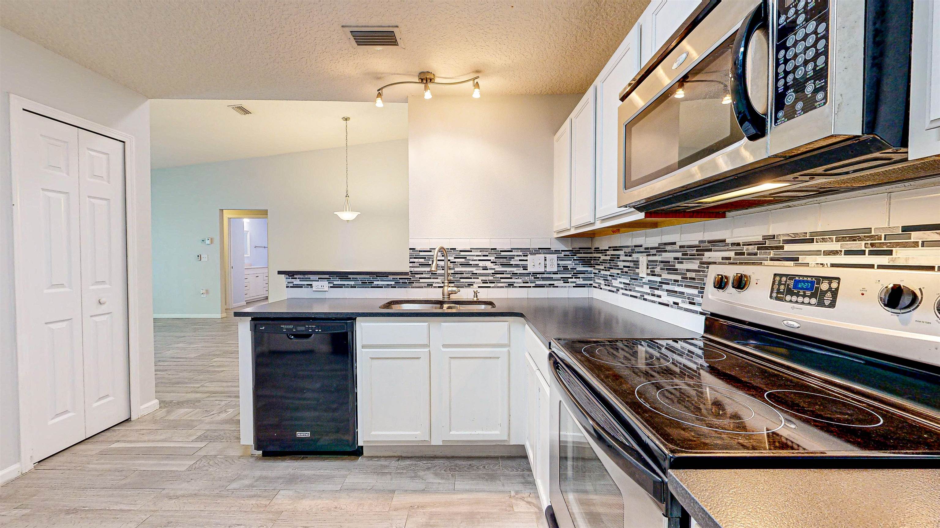 2724 Golden Lake Loop