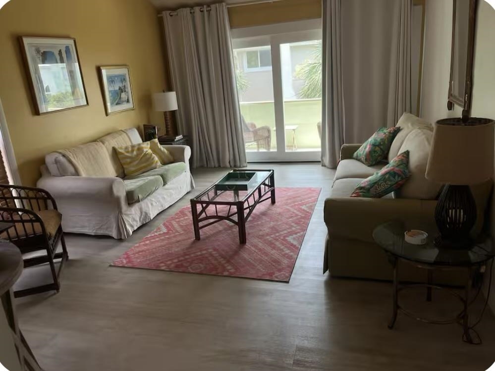 Great Fully furnished condo steps to ocean !