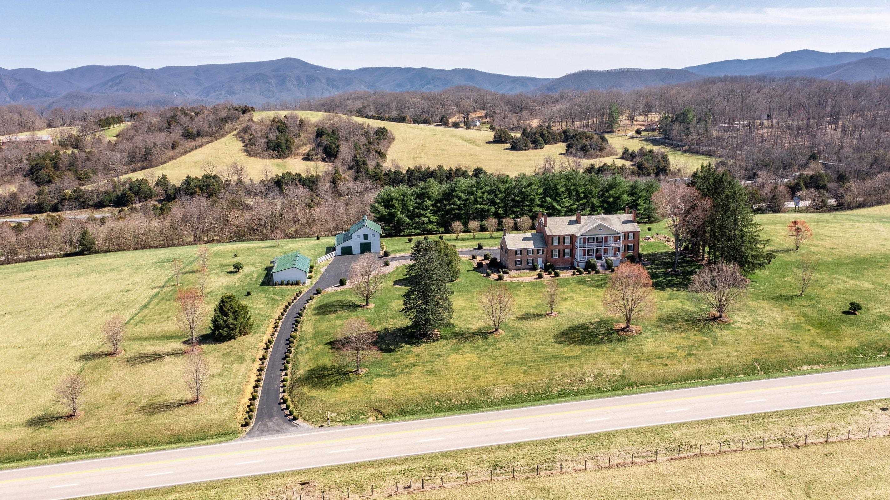 3719 S LEE HWY, GLASGOW, VA 24555