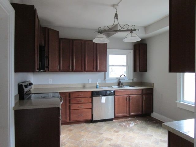 126 THOMPSON ST