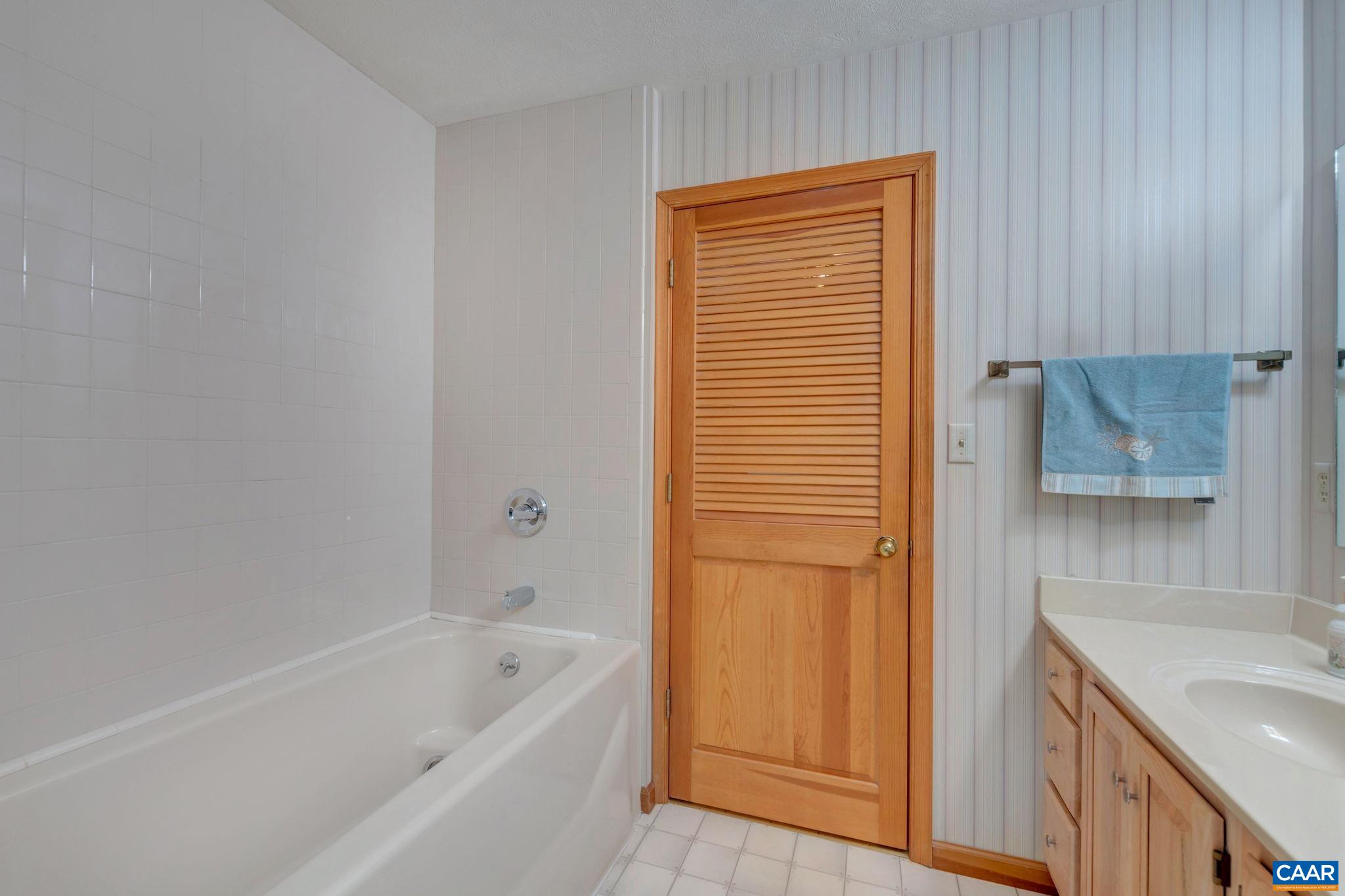 3 PINEKNOLL CIR