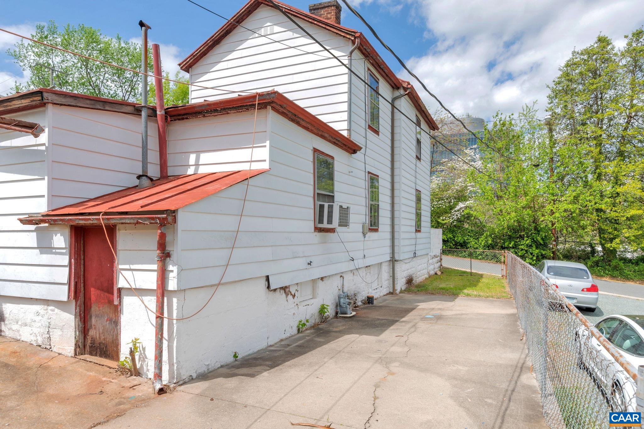 918 KING ST