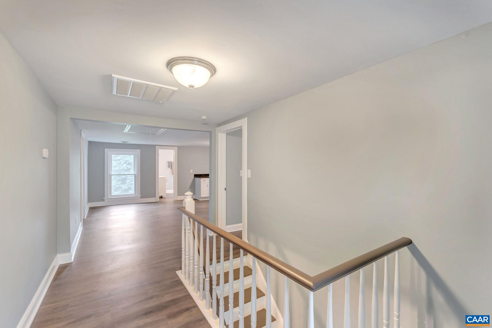 5 CABEL LN