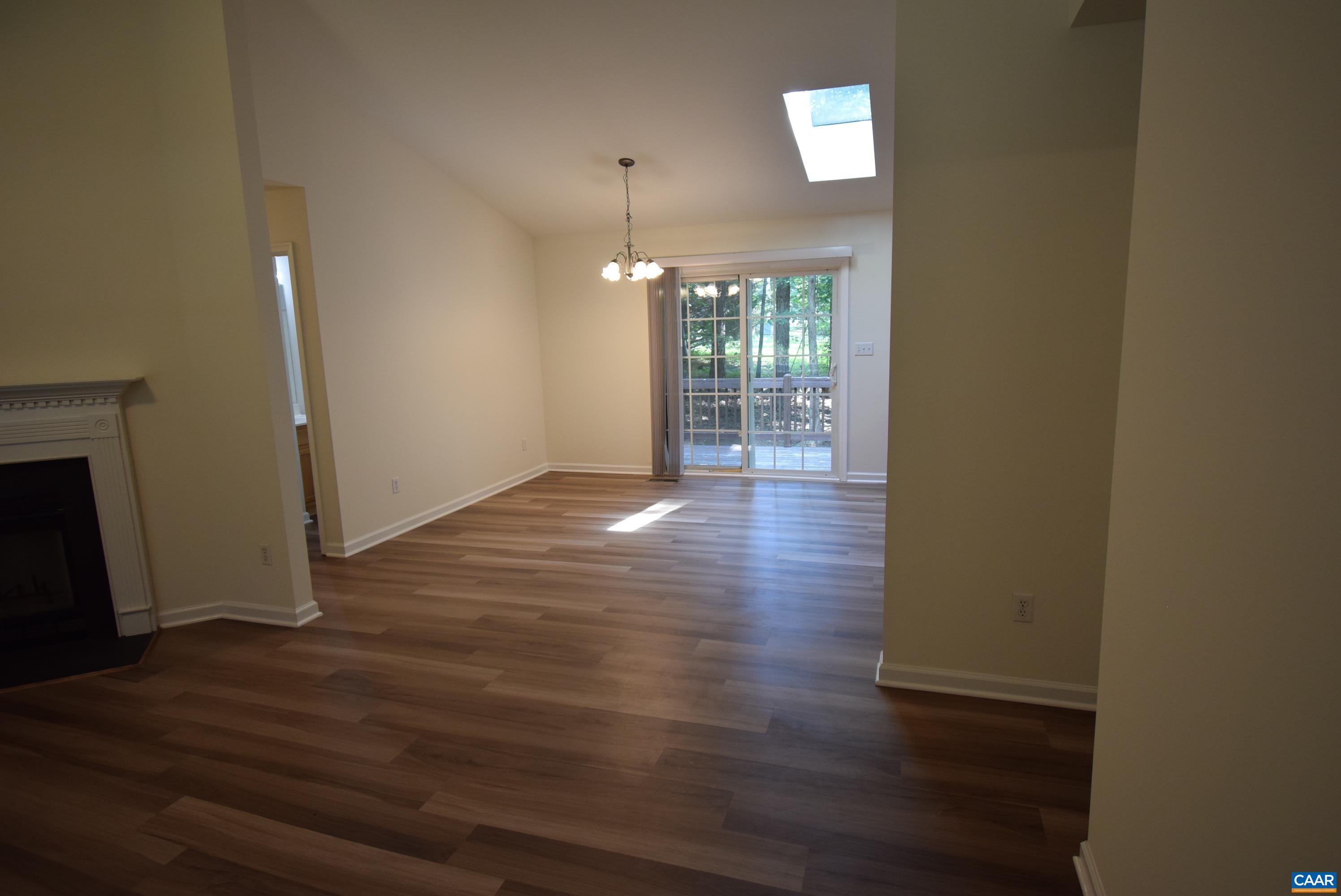 4 LAFAYETTE DR