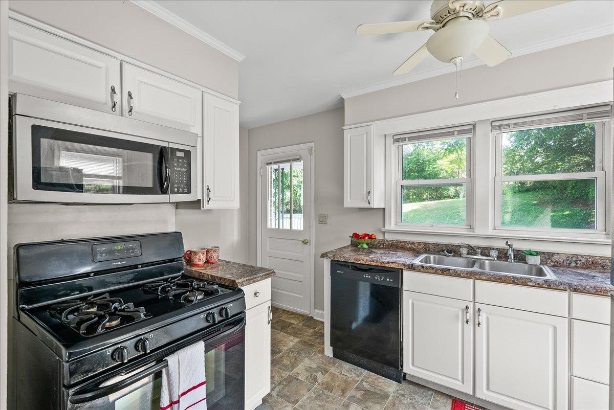727 CHERRY HILL DR