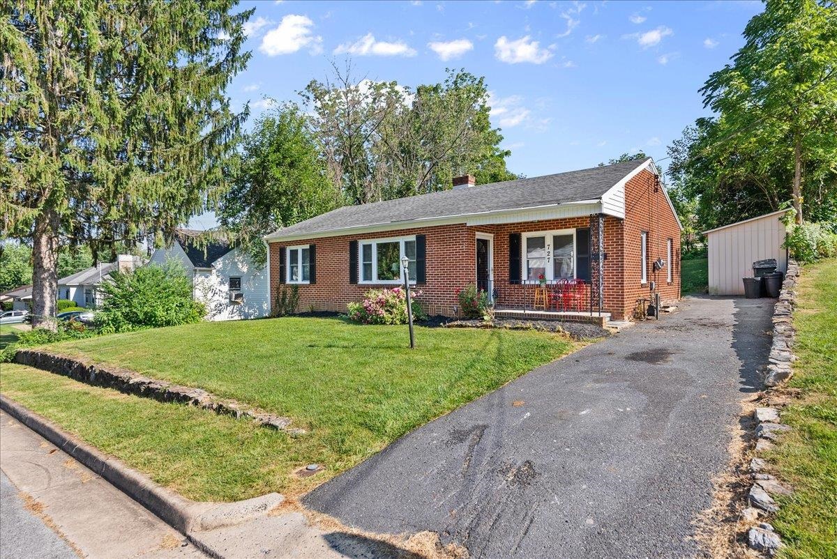 727 CHERRY HILL DR