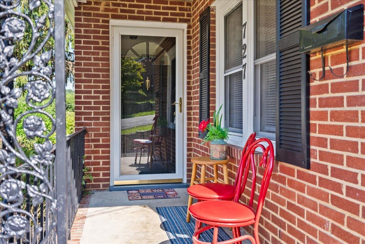 727 CHERRY HILL DR