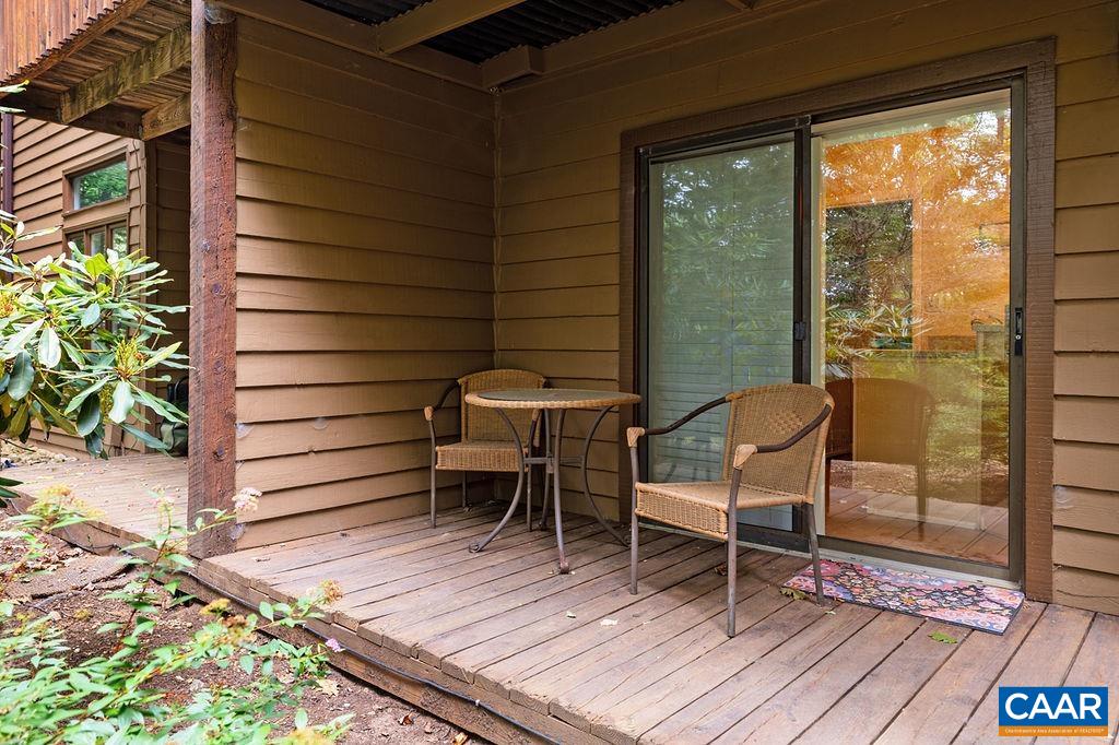 718 Laurelwood Condos