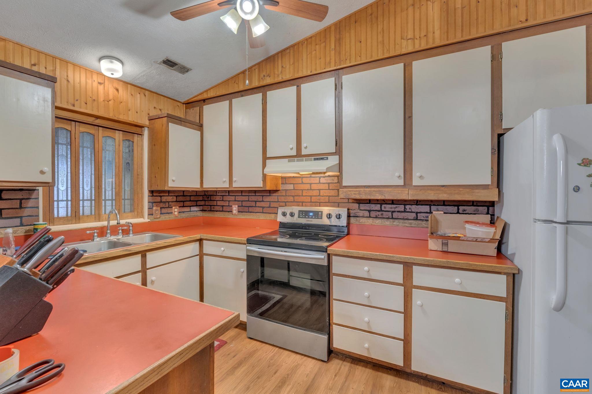 875 Jefferson Dr
