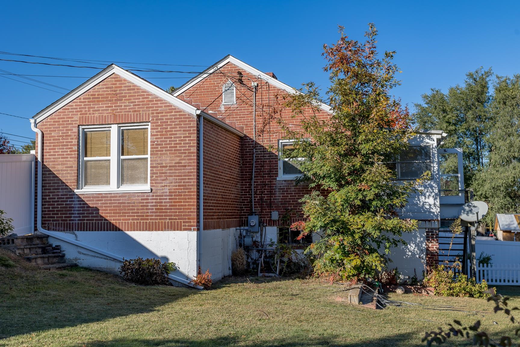 323 &321 GRUBERT AVE
