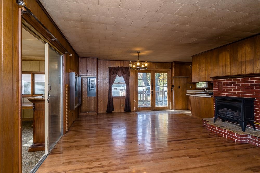345 LAKE DR