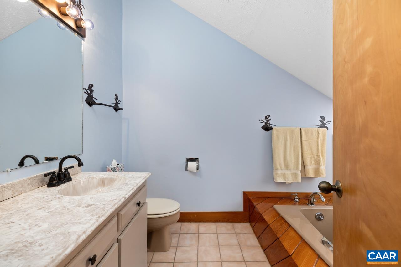 235 Ravens Roost Ln