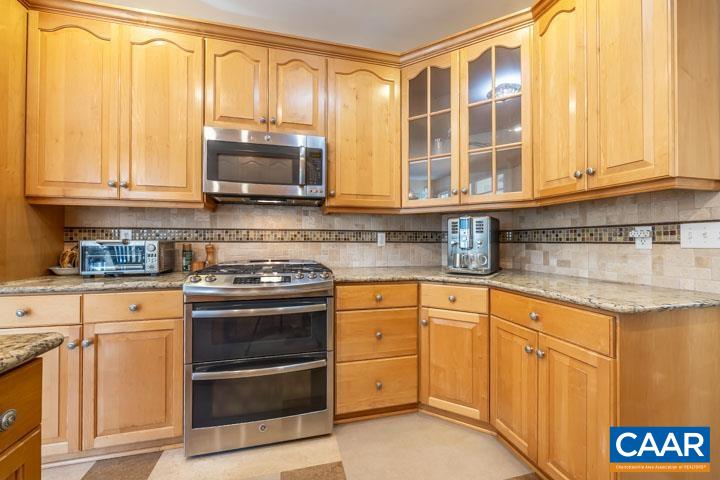 8 Fleetwood Dr