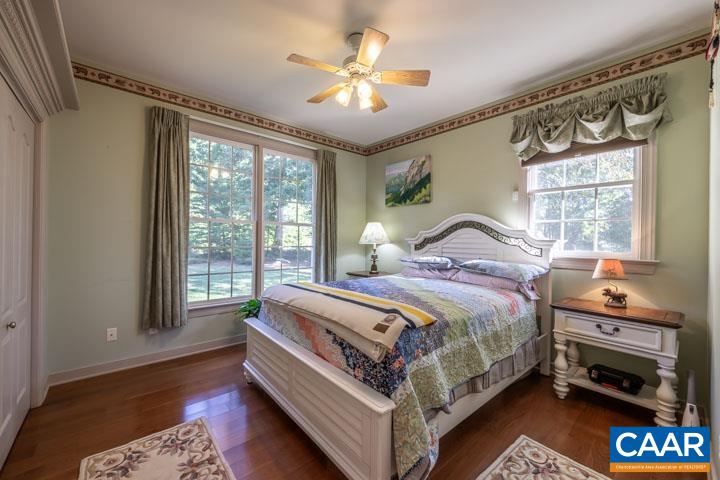 8 Fleetwood Dr