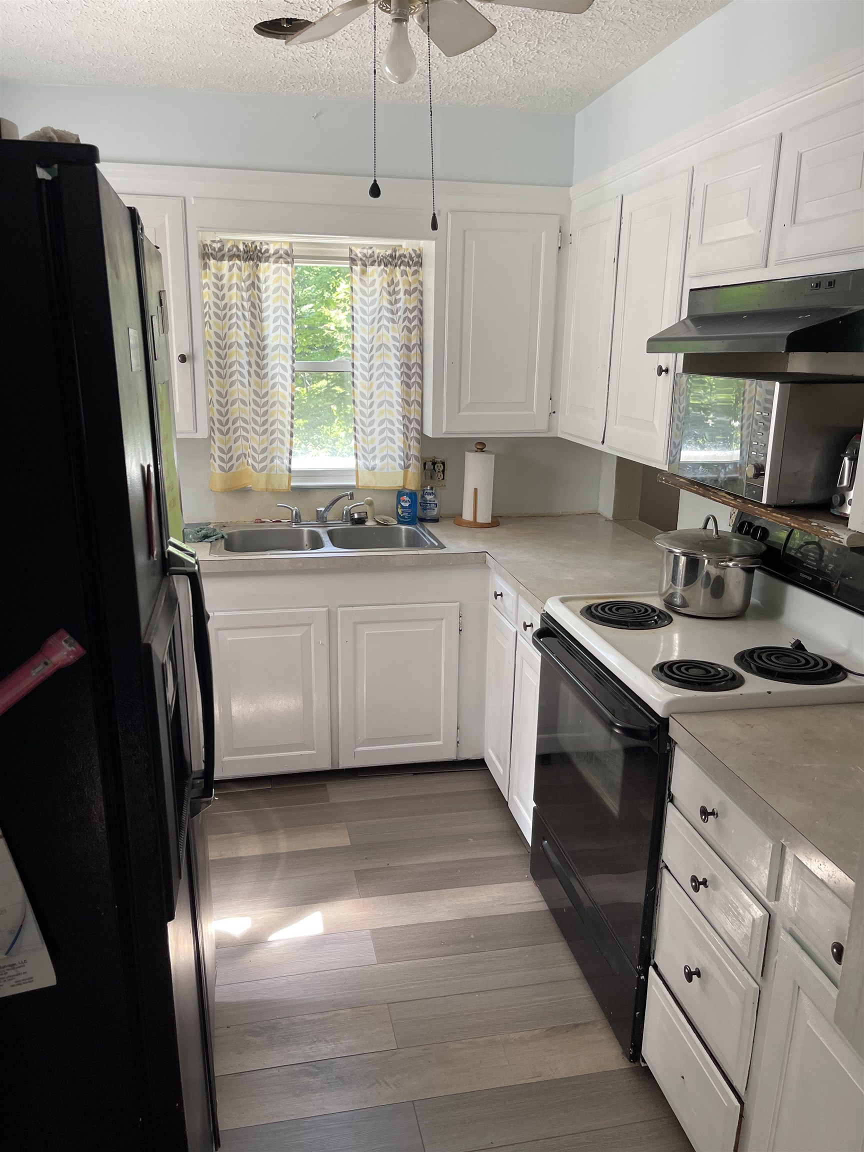 26 FOREST CREEK LN
