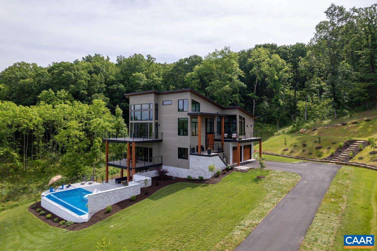 225 CHERRY RIDGE LN