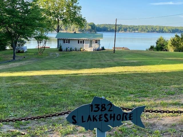 1382 S Lakeshore Dr