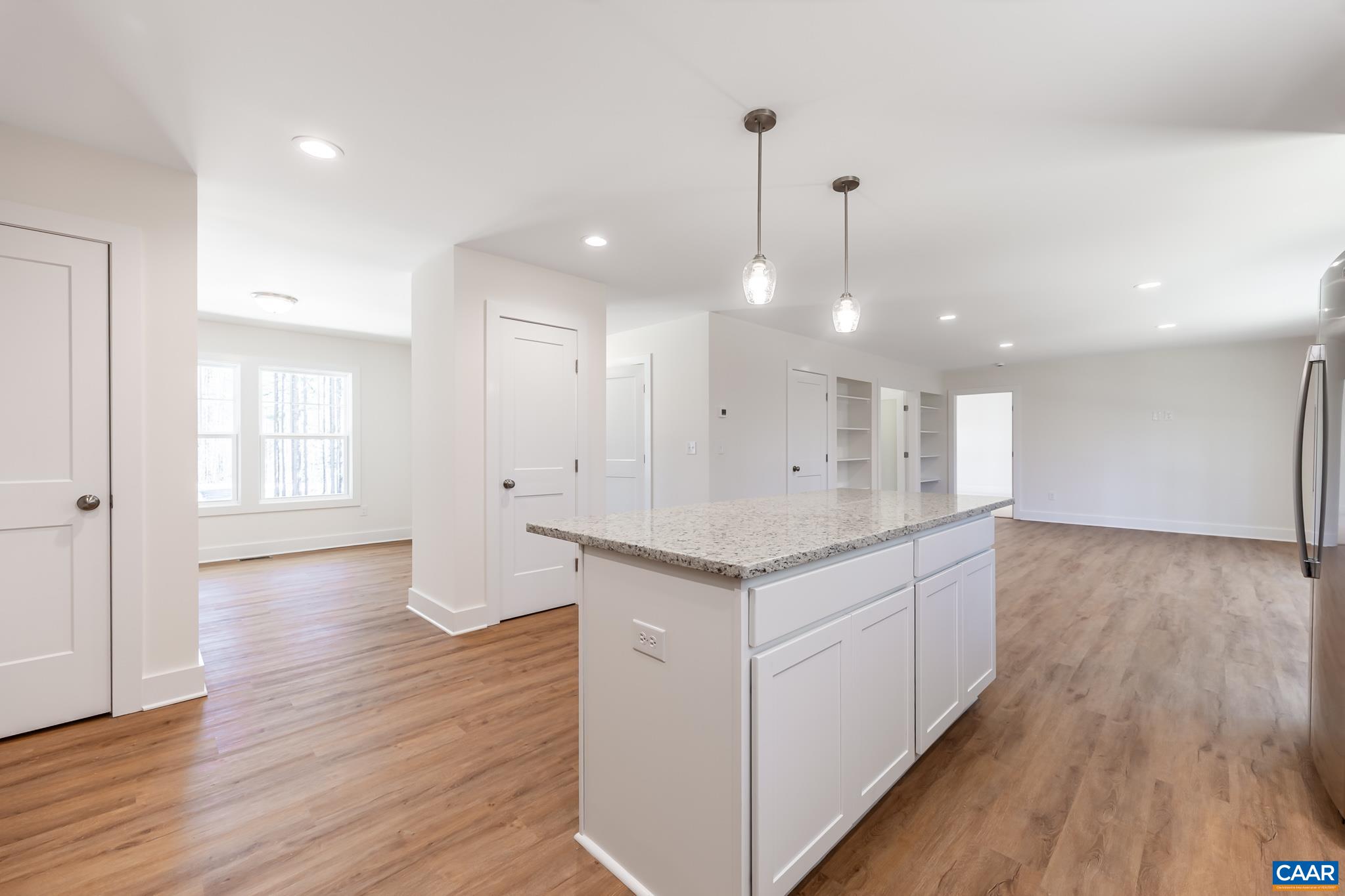 487 Kenwood Ln