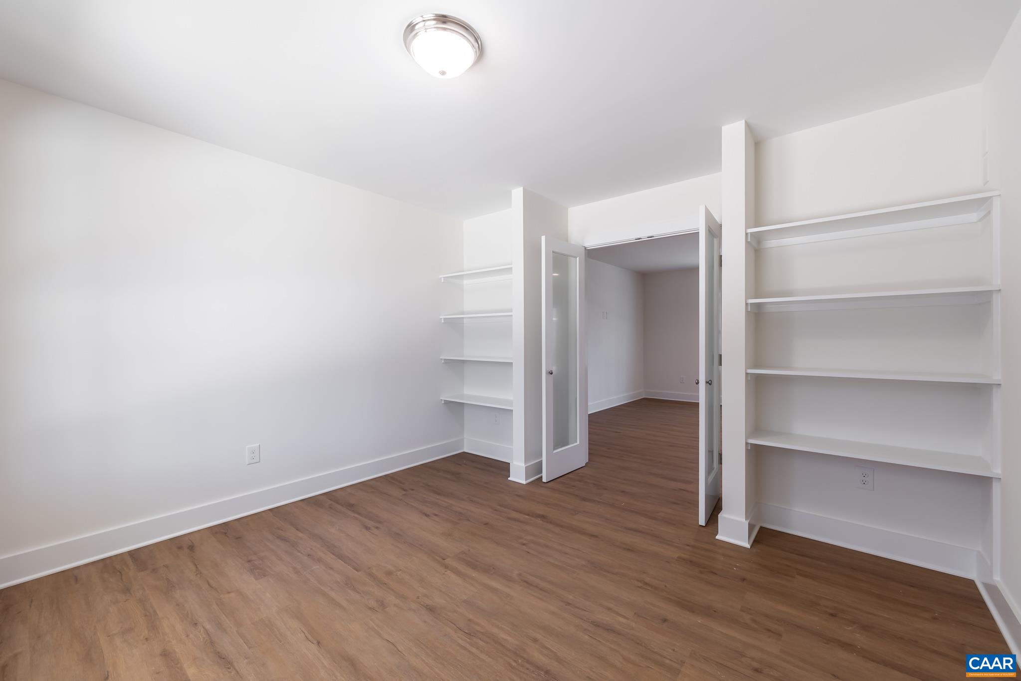 487 Kenwood Ln