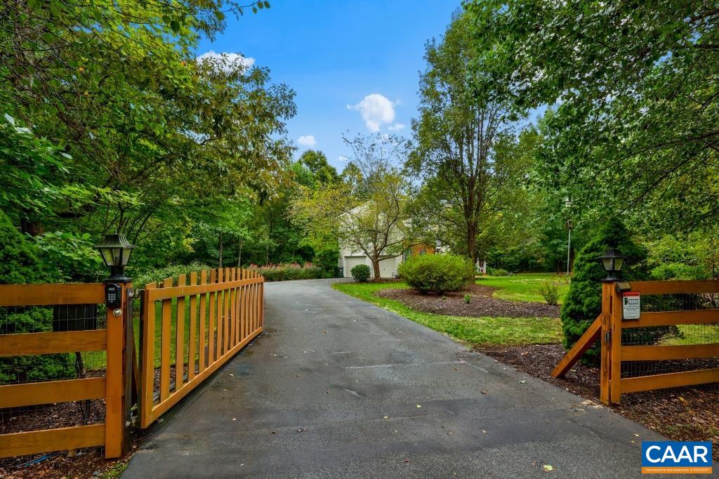 292 KESWICK GLEN DR