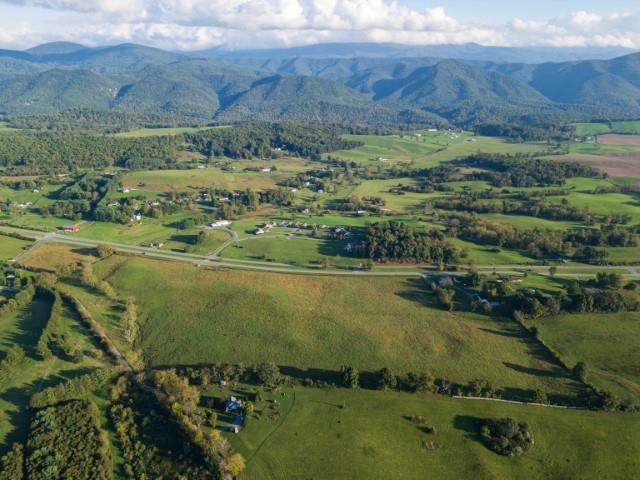 47 acres N Lee Hwy