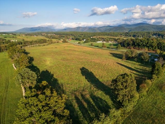 47 acres N Lee Hwy