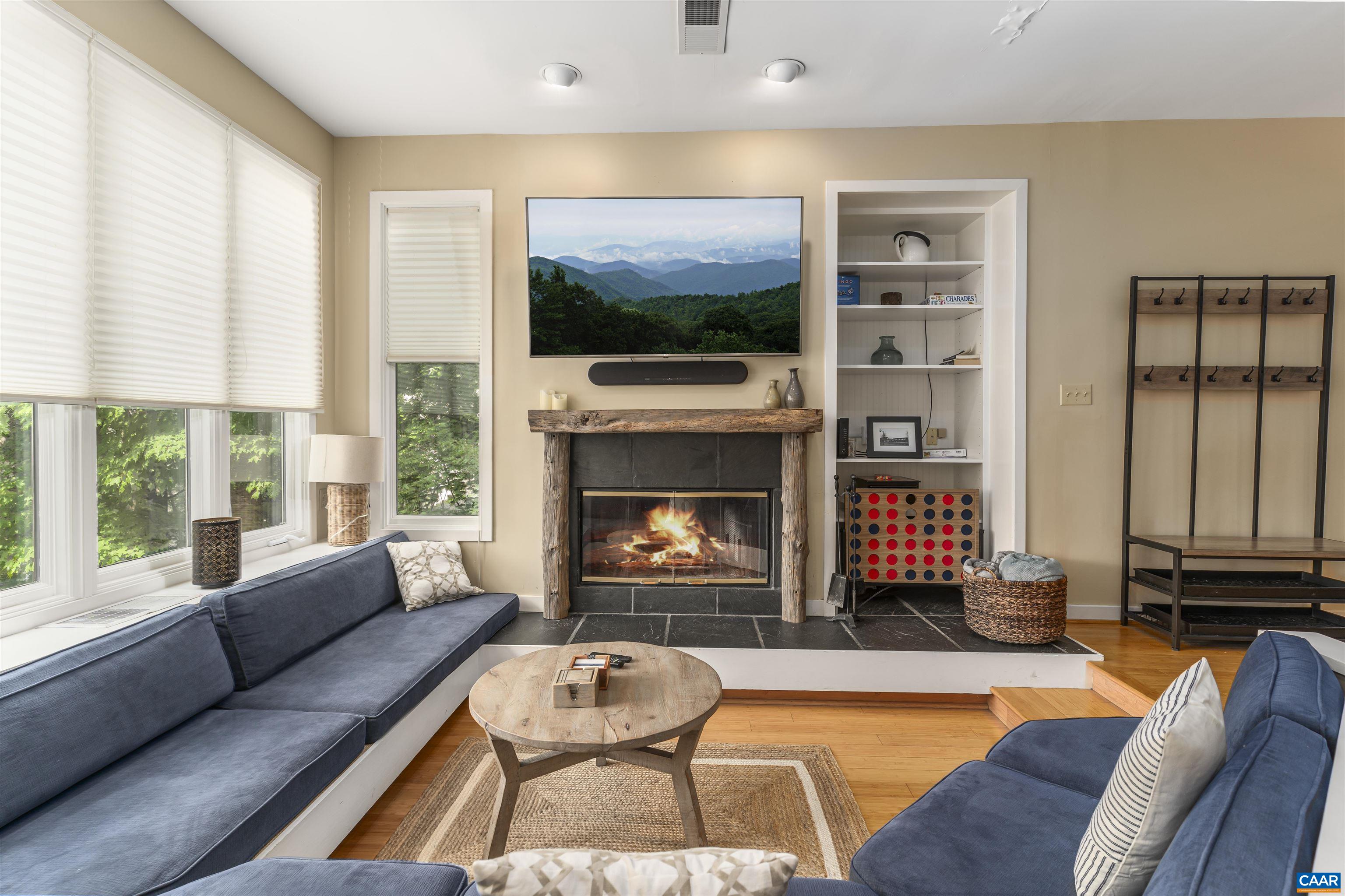 19 Ivy Glen Ln