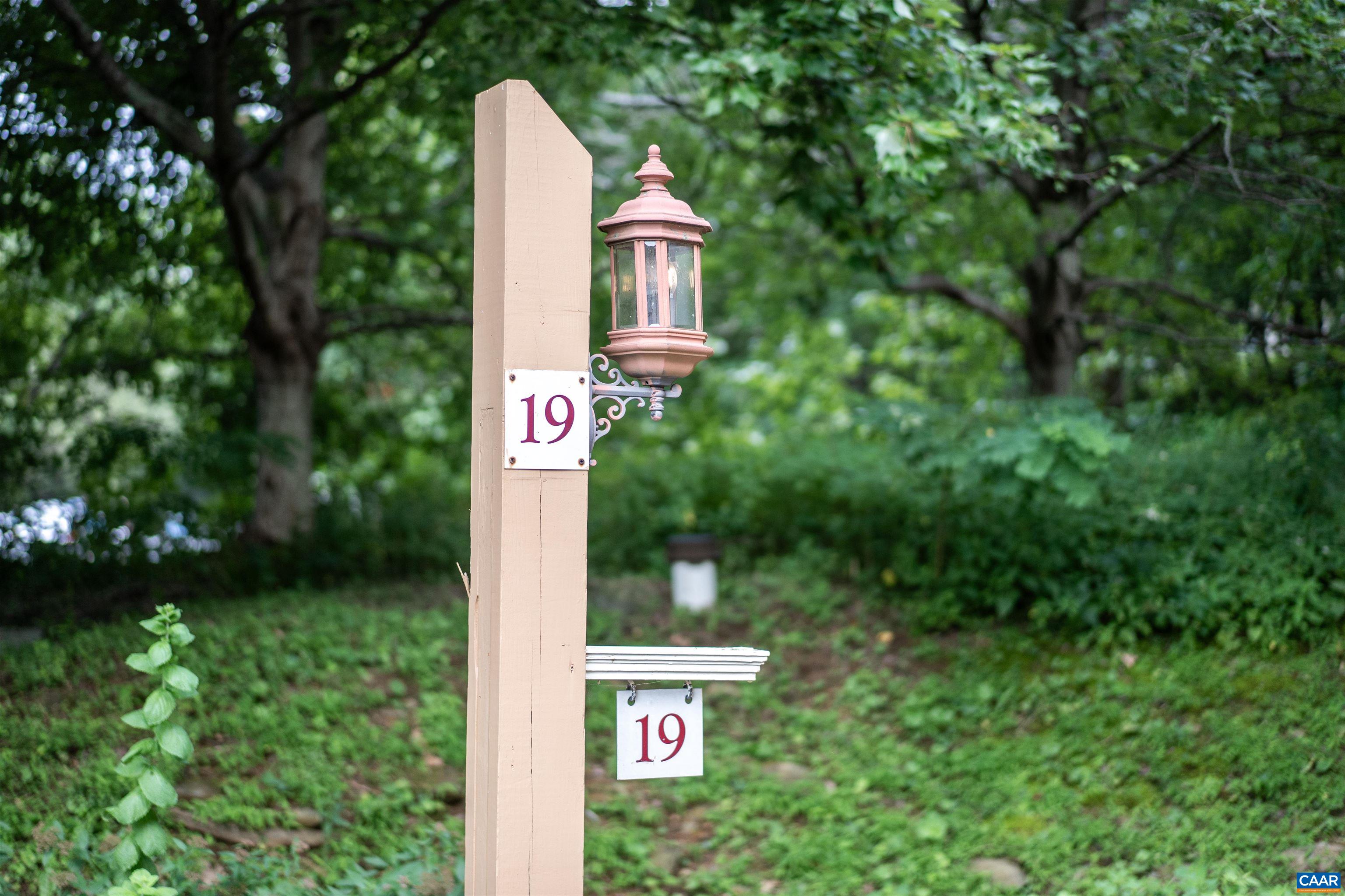 19 Ivy Glen Ln