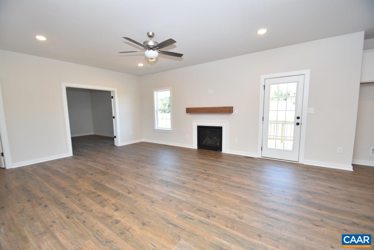 Forest Glen Ln