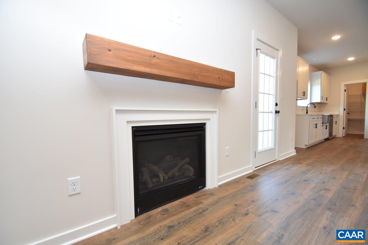 Forest Glen Ln