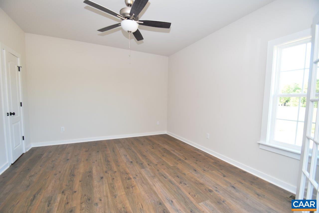 Forest Glen Ln