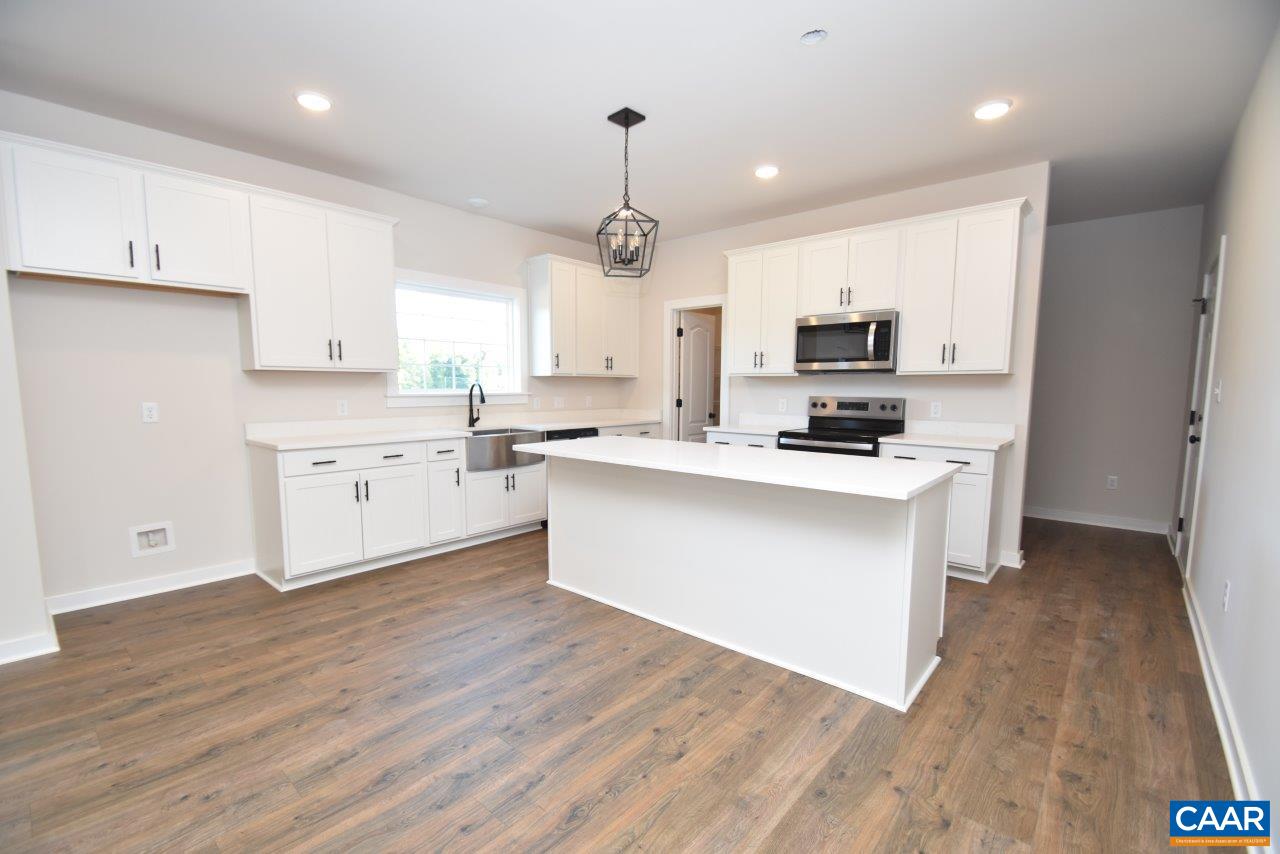 Forest Glen Ln