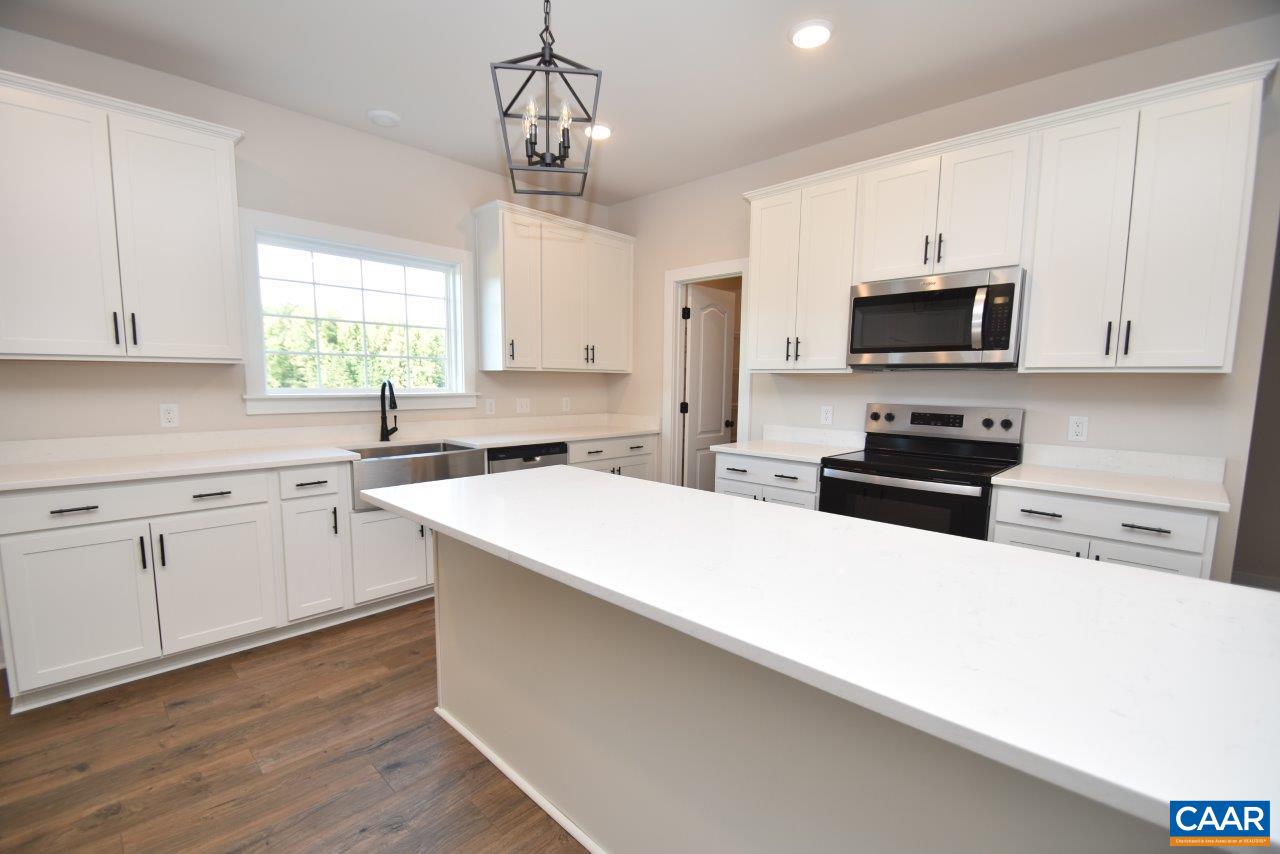 Forest Glen Ln