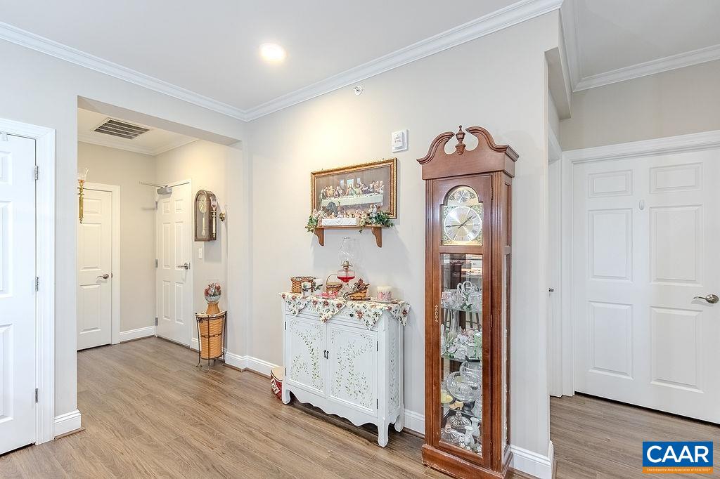 8 Gables East Blvd