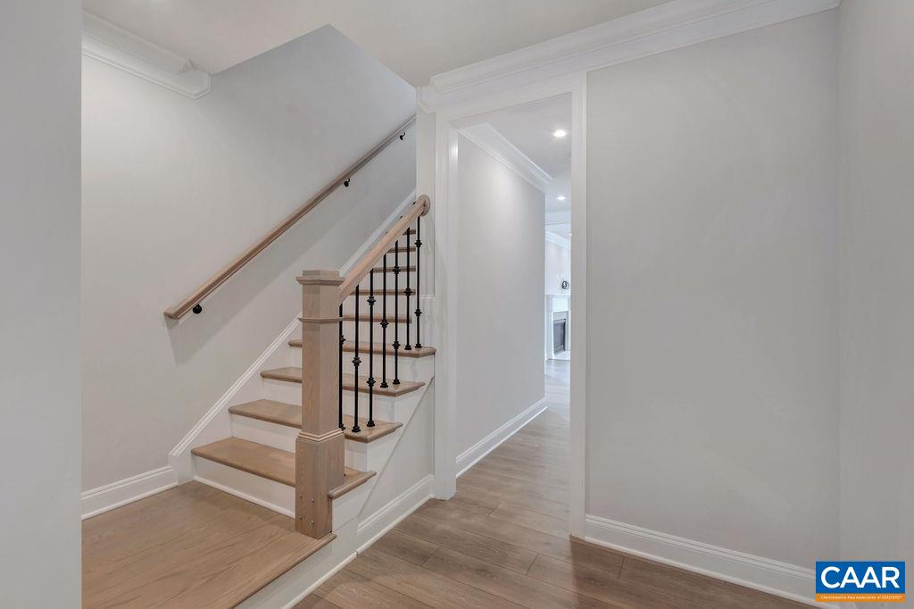 6b Laconia Ln