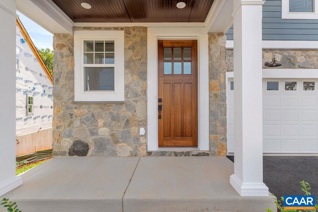 6b Laconia Ln