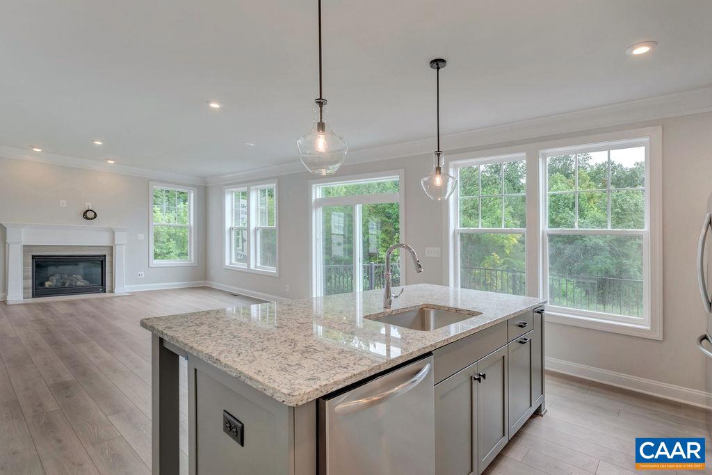 6b Laconia Ln